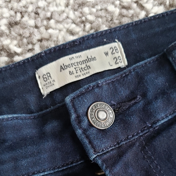 Abercrombie and Fitch Low Rise Jegging - Picture 5 of 5